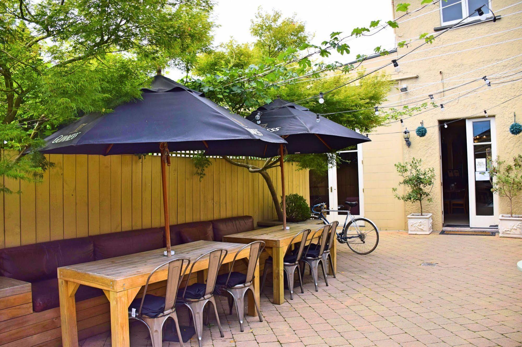The Prince Albert Backpackers & Bar เนลสัน ภายนอก รูปภาพ