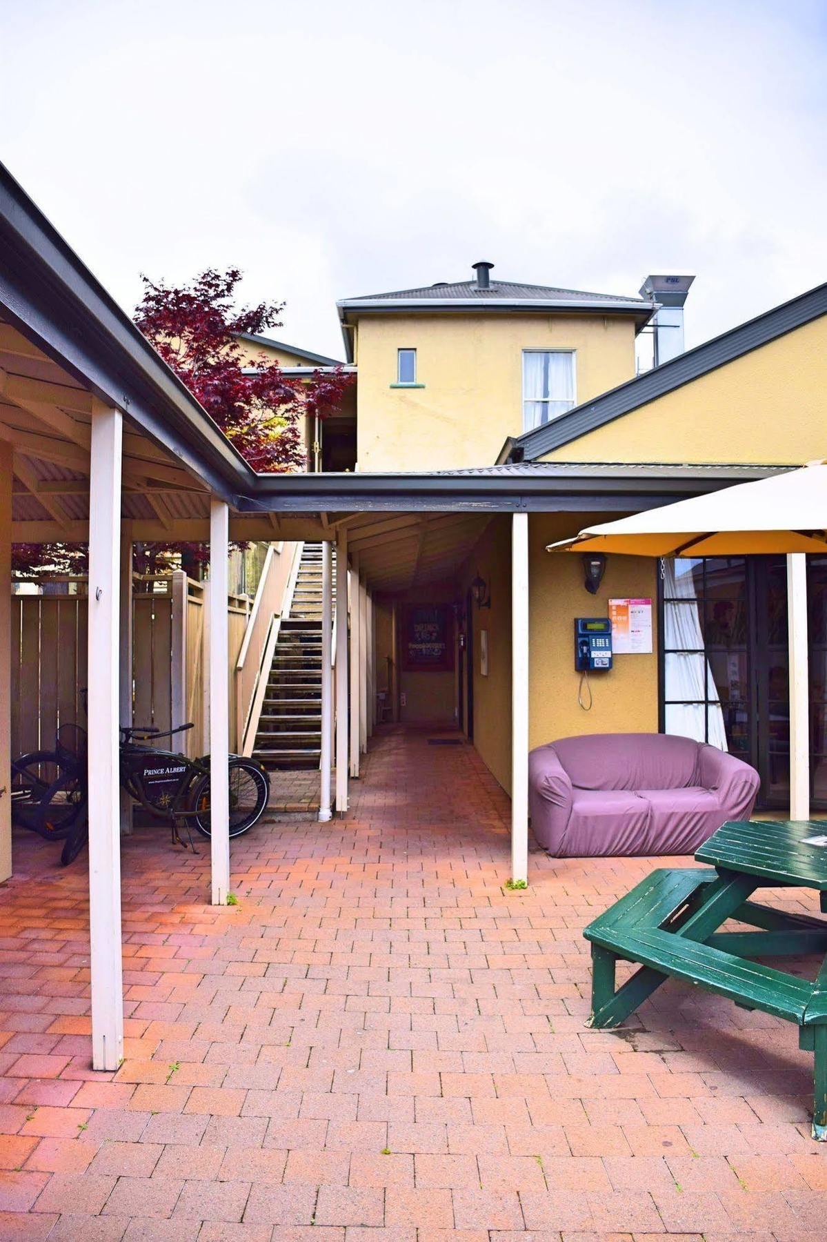 The Prince Albert Backpackers & Bar เนลสัน ภายนอก รูปภาพ